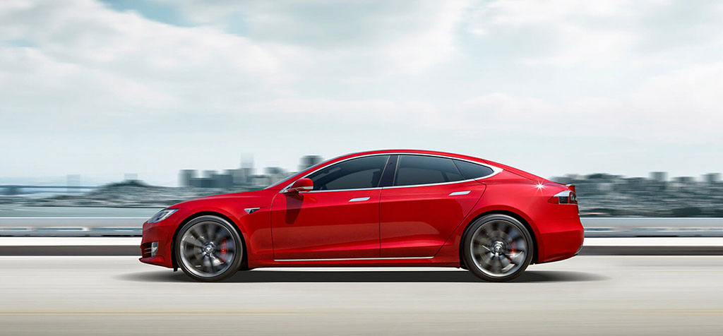 Tesla Model S не може да се споредува со Ferrari