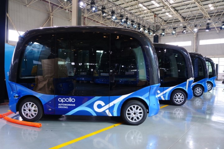 Кинезите започнаа со сериско производство на автономни автобуси