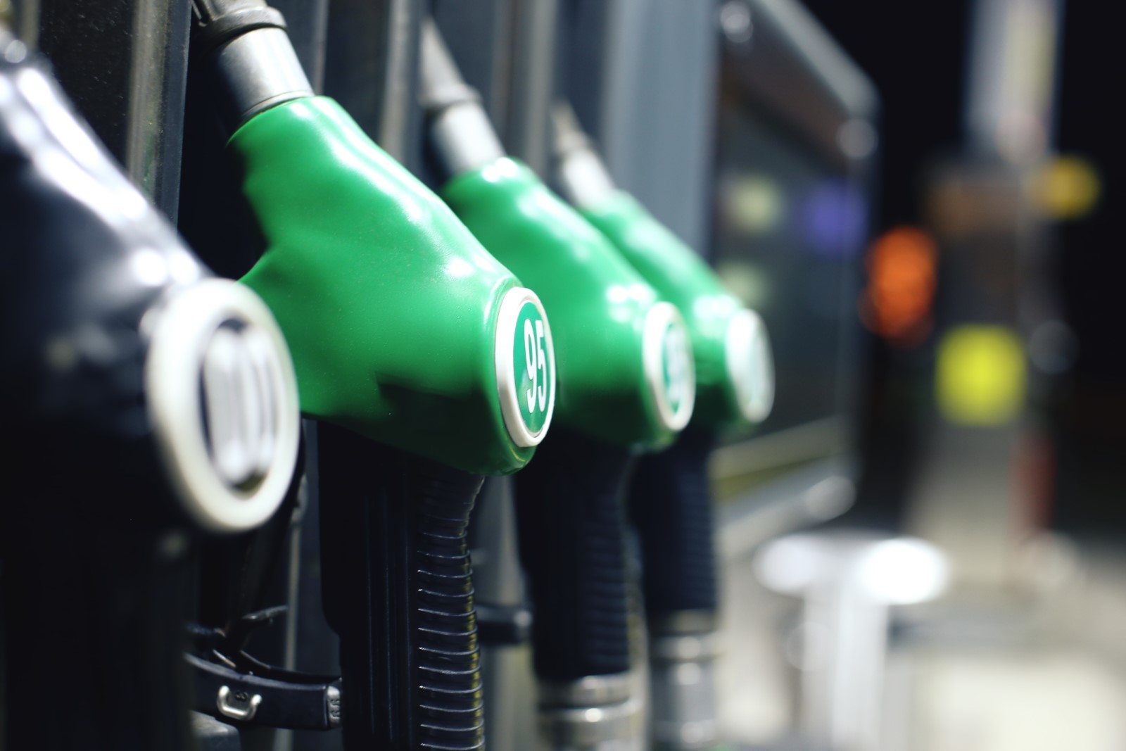 Нов поголем пад на цената на бензините и дизелот