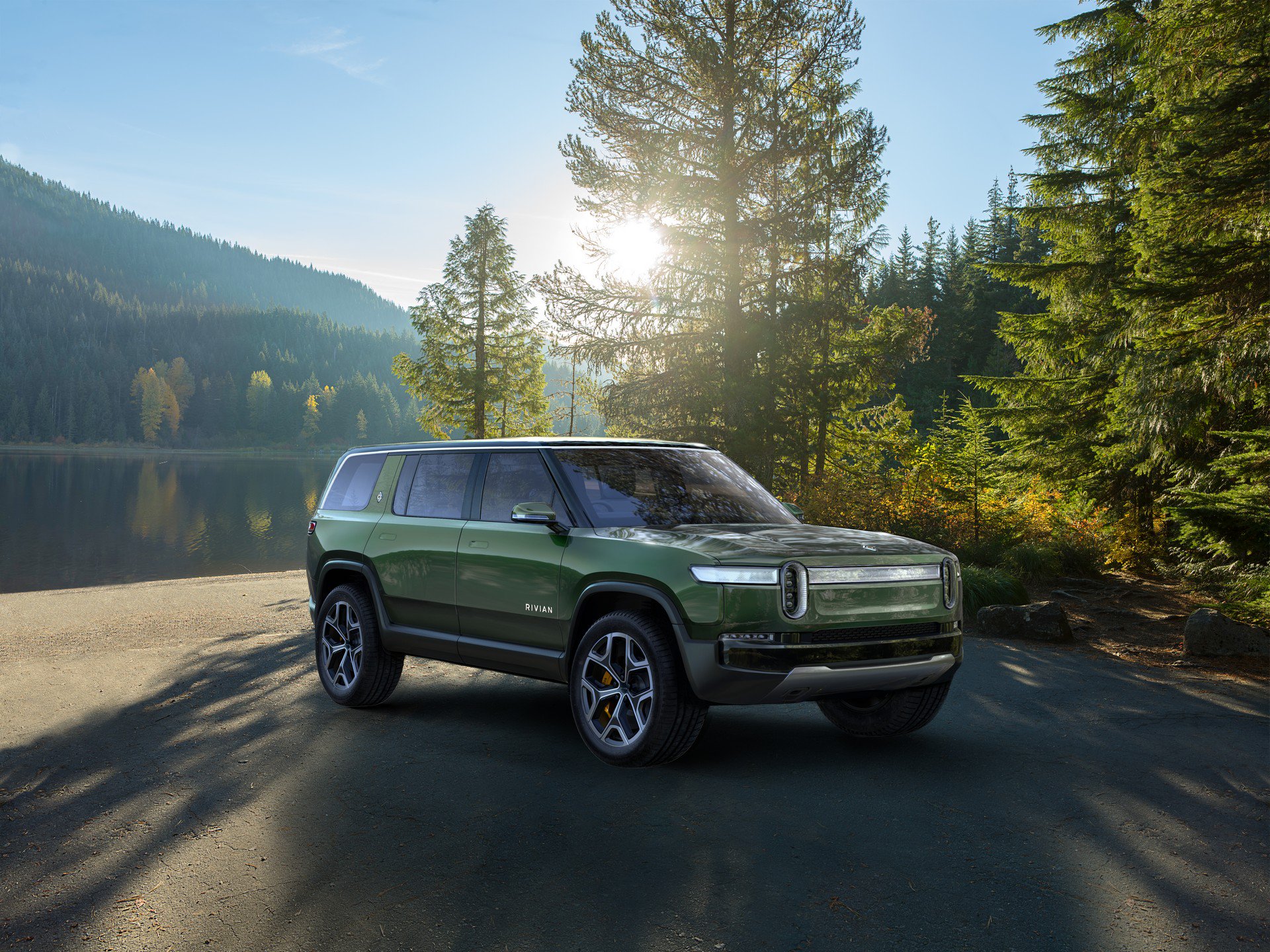 По пикапот на струја, од Rivian доаѓа и електричен SUV со 7 седишта