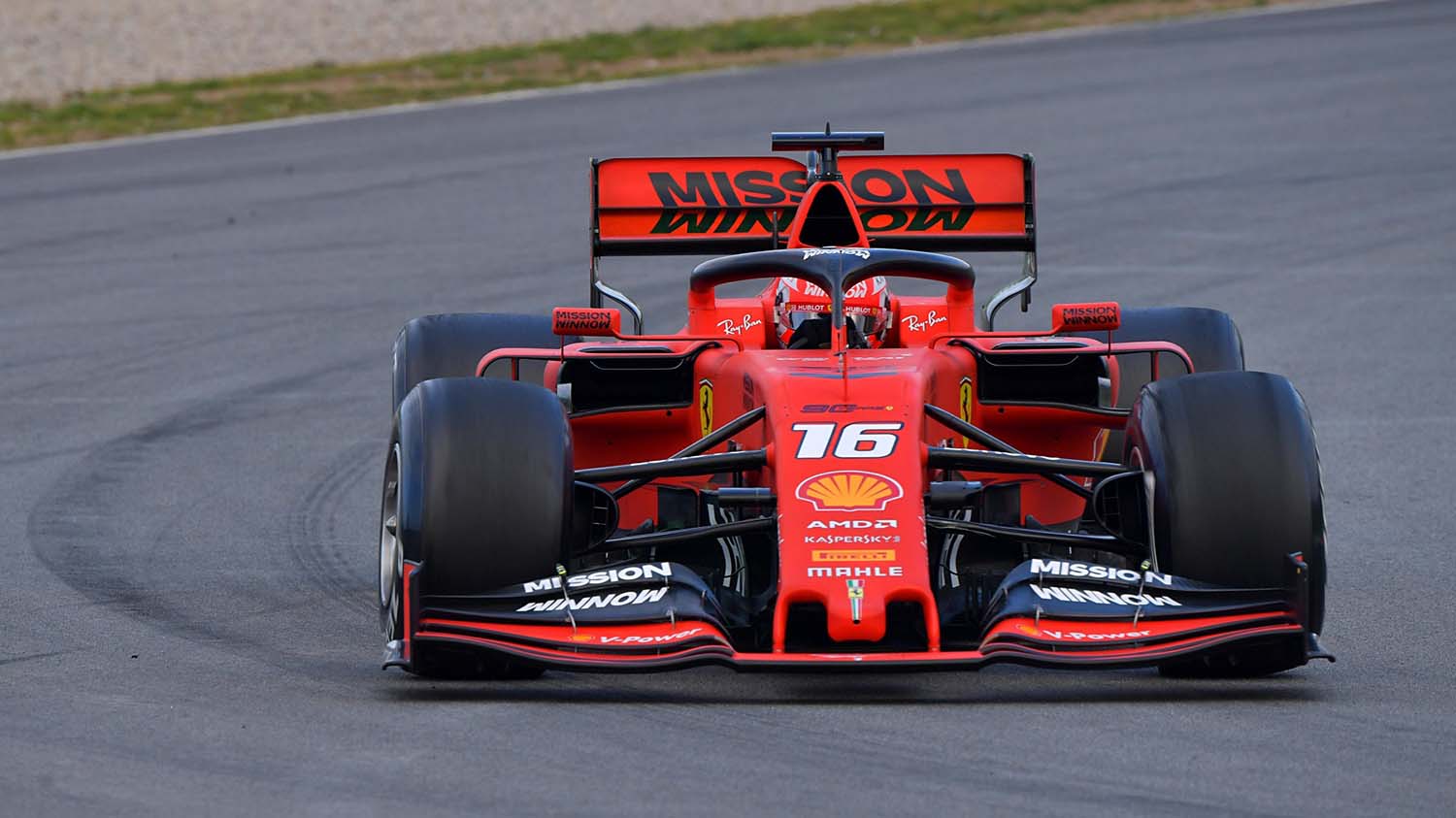 Леклерк: Ривалите на Ferrari ја кријат брзина