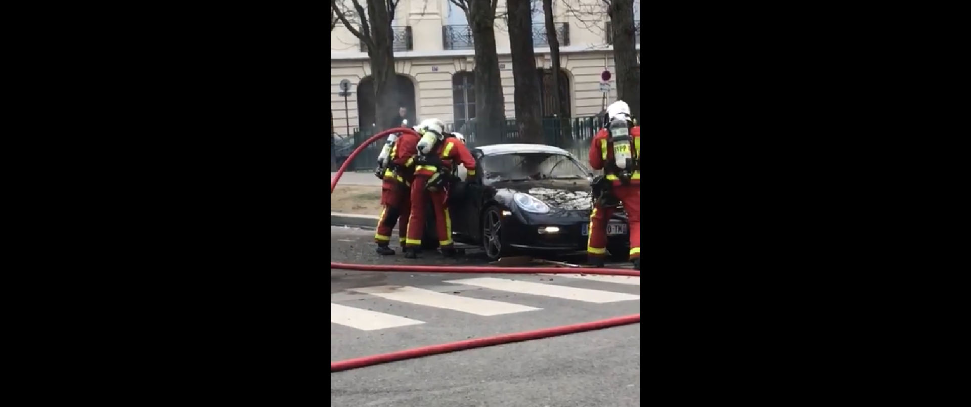 Изненадување за пожарникарите кои се обиделе да изгаснат пламен во Porsche