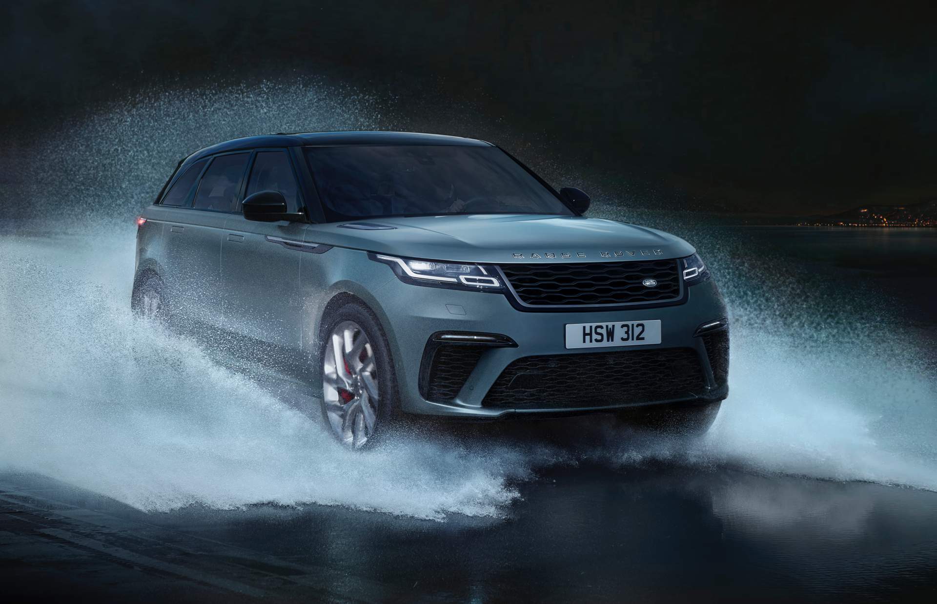 Најмоќниот Range Rover Velar располага со 550 „коњи“ и чини 100.000 евра / ВИДЕО