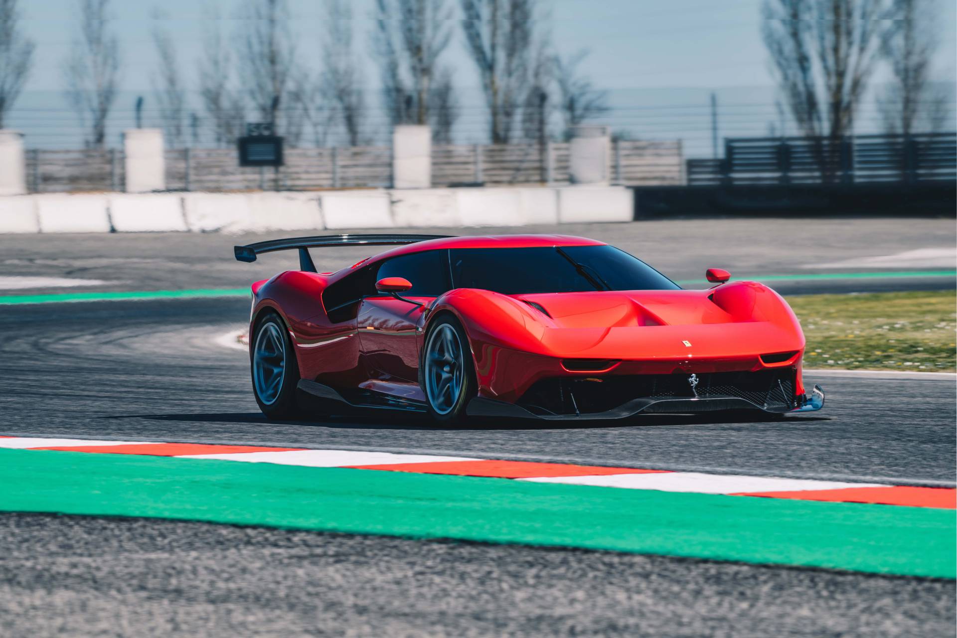 Тркачки уникат од Ferrari оди во гаража на таен купувач / ВИДЕО