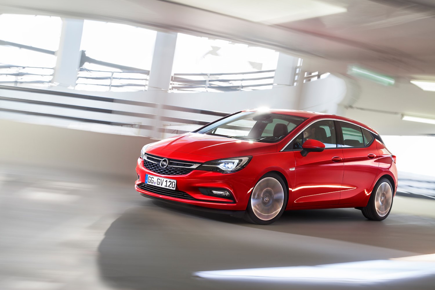 PSA го сели производството на Opel Astra од Британија во Германија?