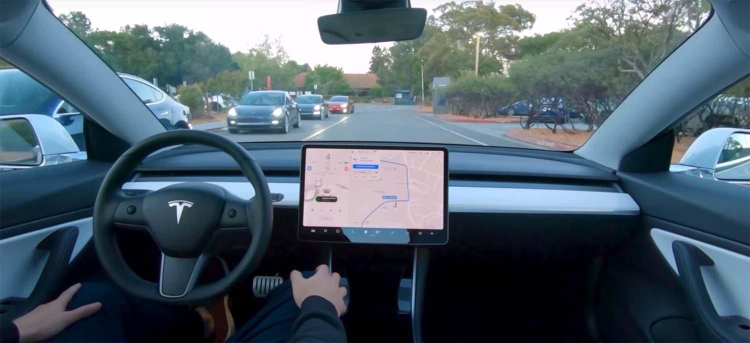 Додека Tesla демонстрира како работи новиот автопилот… / ВИДЕО