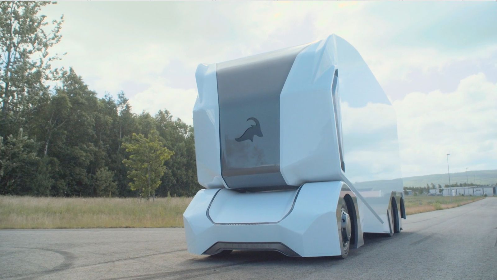 Има ли возач во камионот? Автономен електричен камион самостојно испорачува роба во Шведска