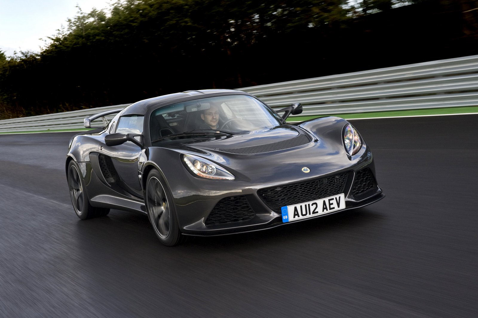 Lotus сака да владее со суперавтомобилите – вработува 200 инженери