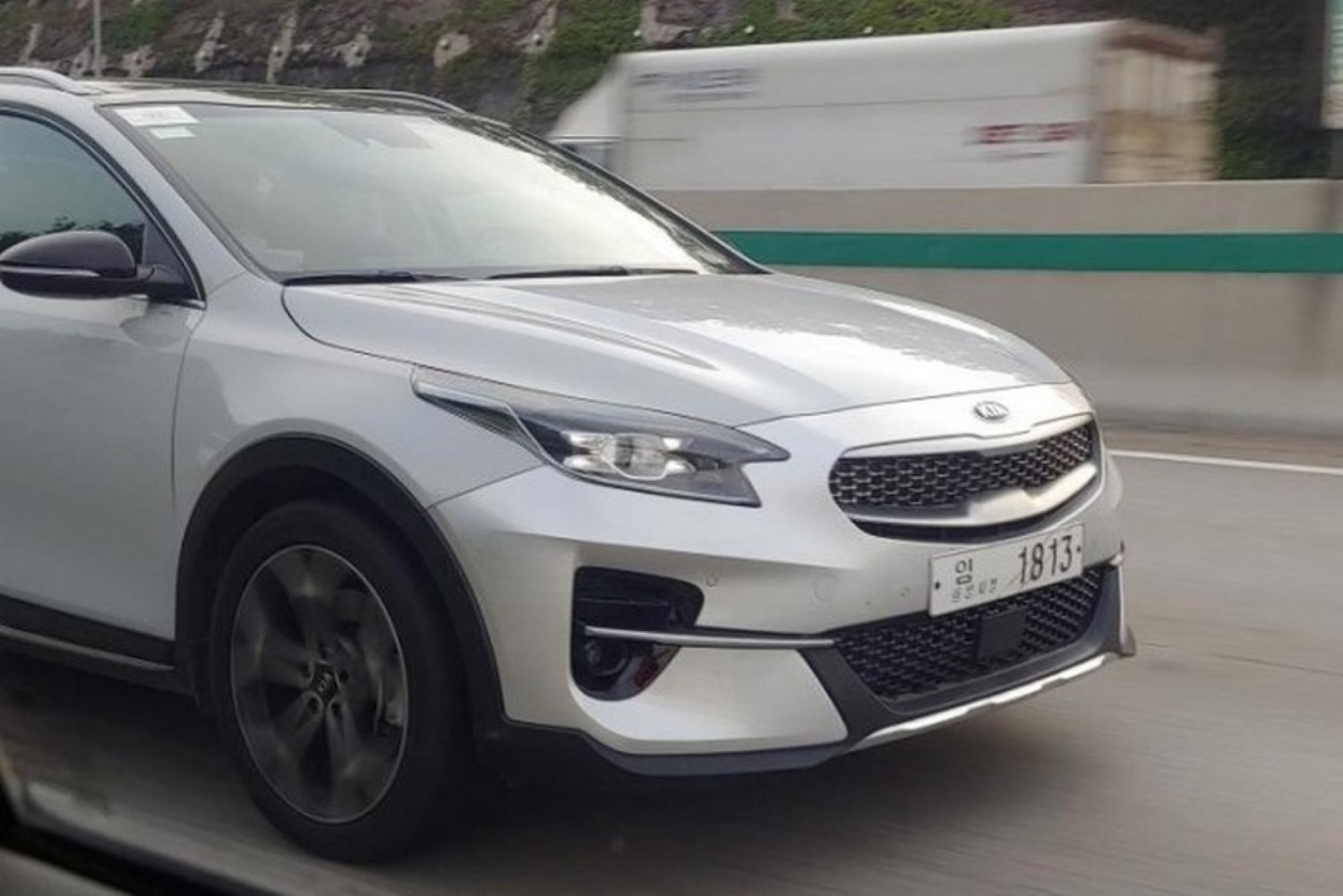 Kia XCeed фатен без камуфлажа од сите страни