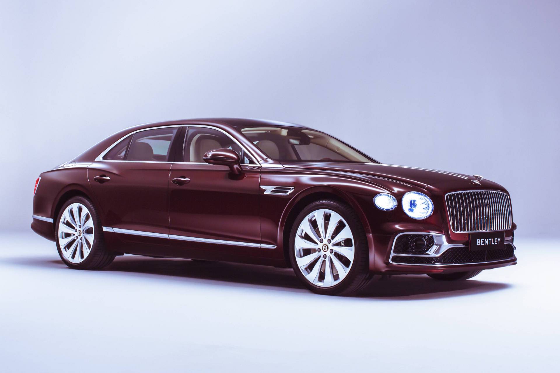 Супербрз и суперлуксузен – светска премиера за новиот Bentley Flying Spur