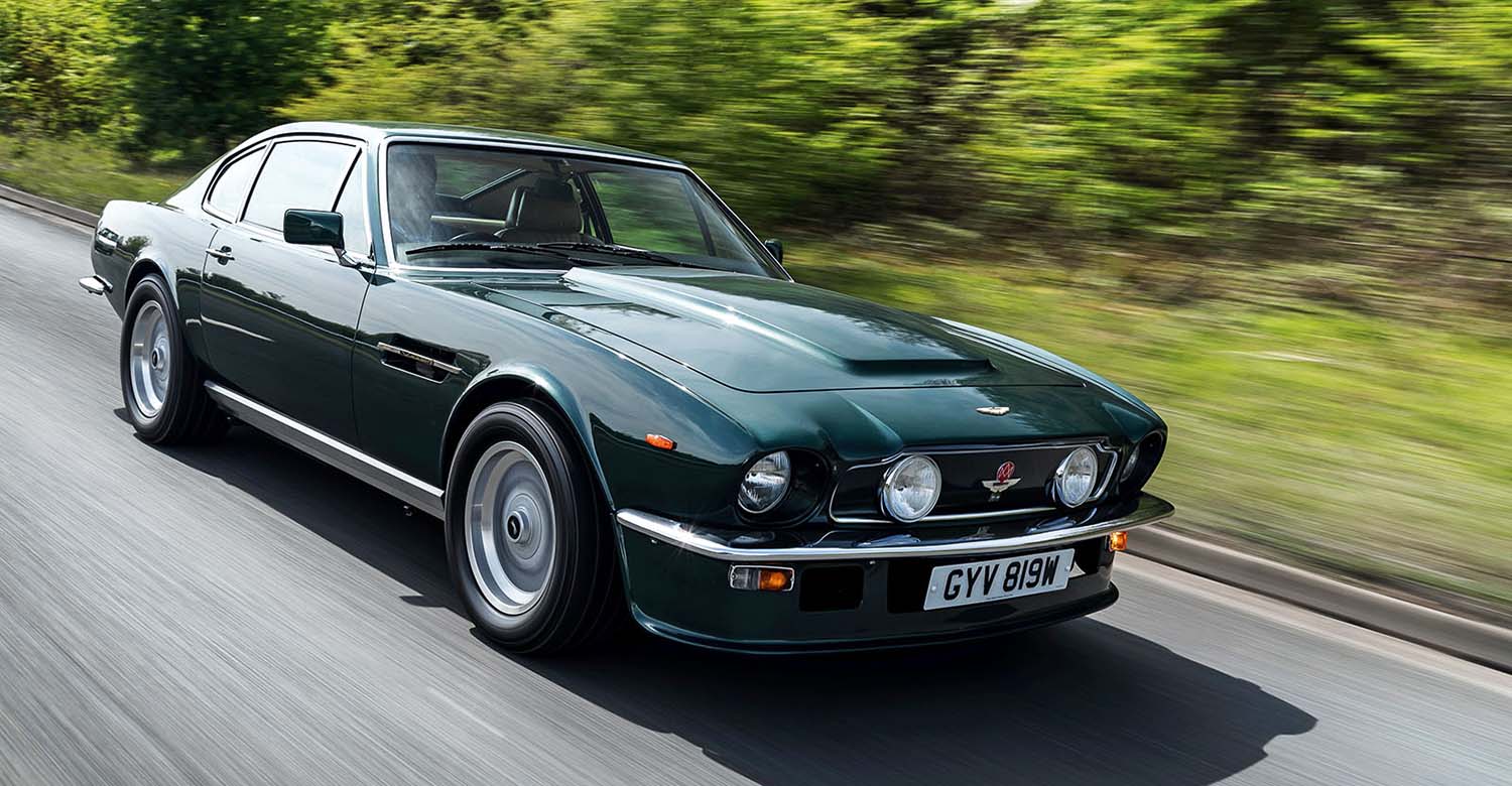 Класичен Aston Martin од 1980-те во новиот филм за Џејмс Бонд / ВИДЕО