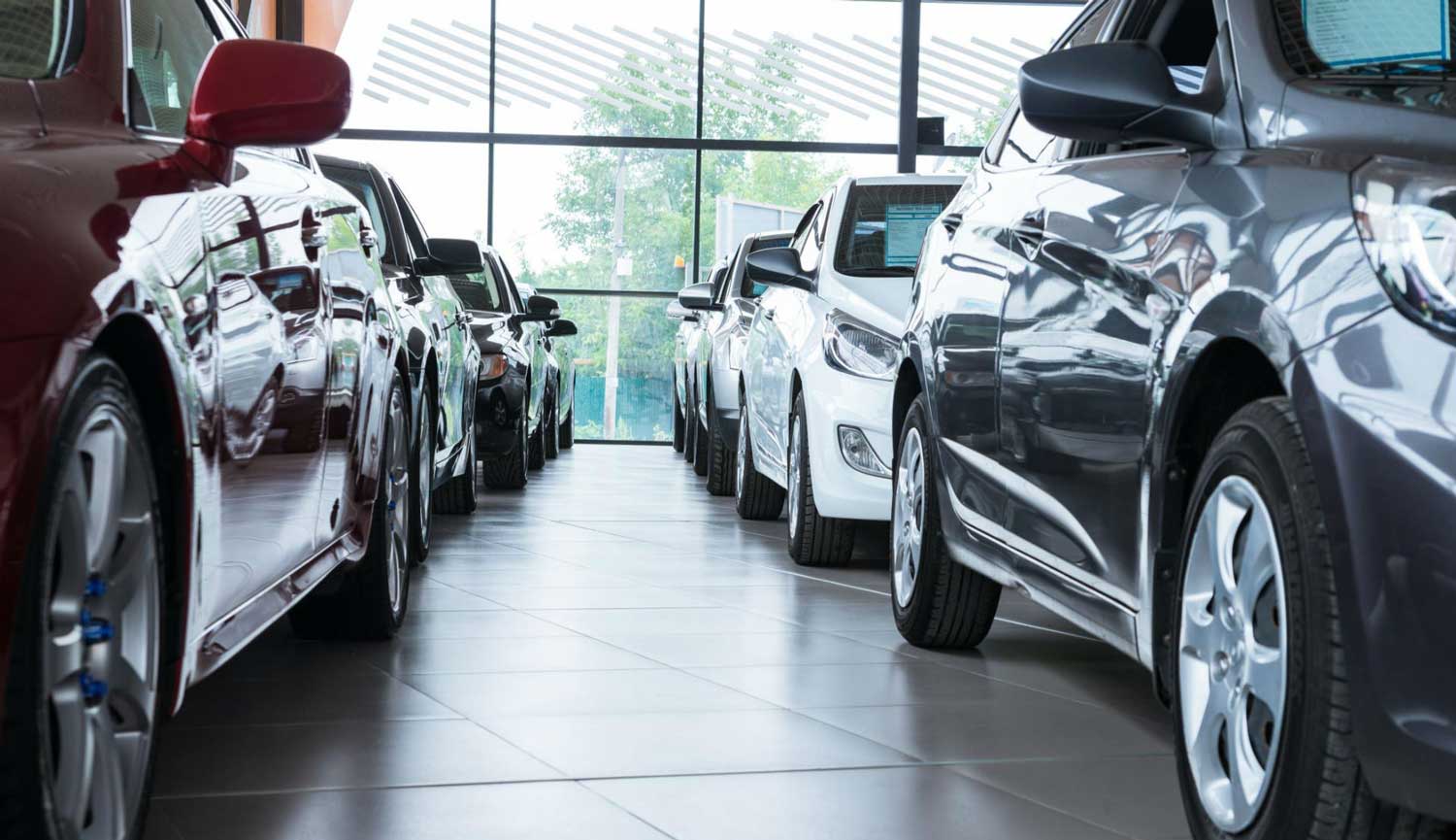 Продажбата на нови автомобили во Европа продолжува да паѓа