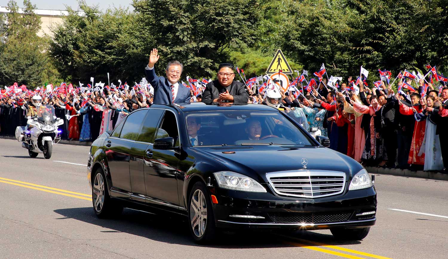 Како двете блиндирани возила на Maybach и покрај санкциите стигнале во Северна Кореја?