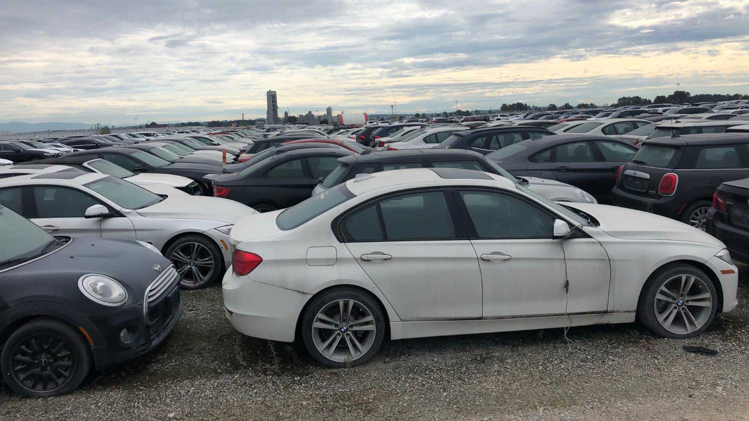 Откриени гробишта на (нови) BMW автомобили