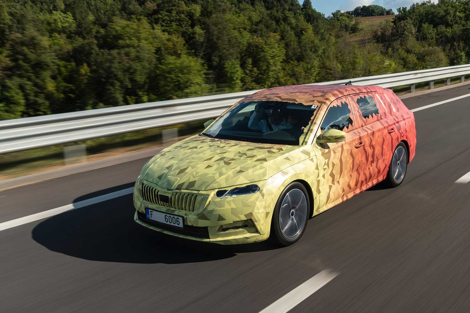 Новата Škoda Octavia ќе биде уште попространа, со нови технологии и ефикасни мотори