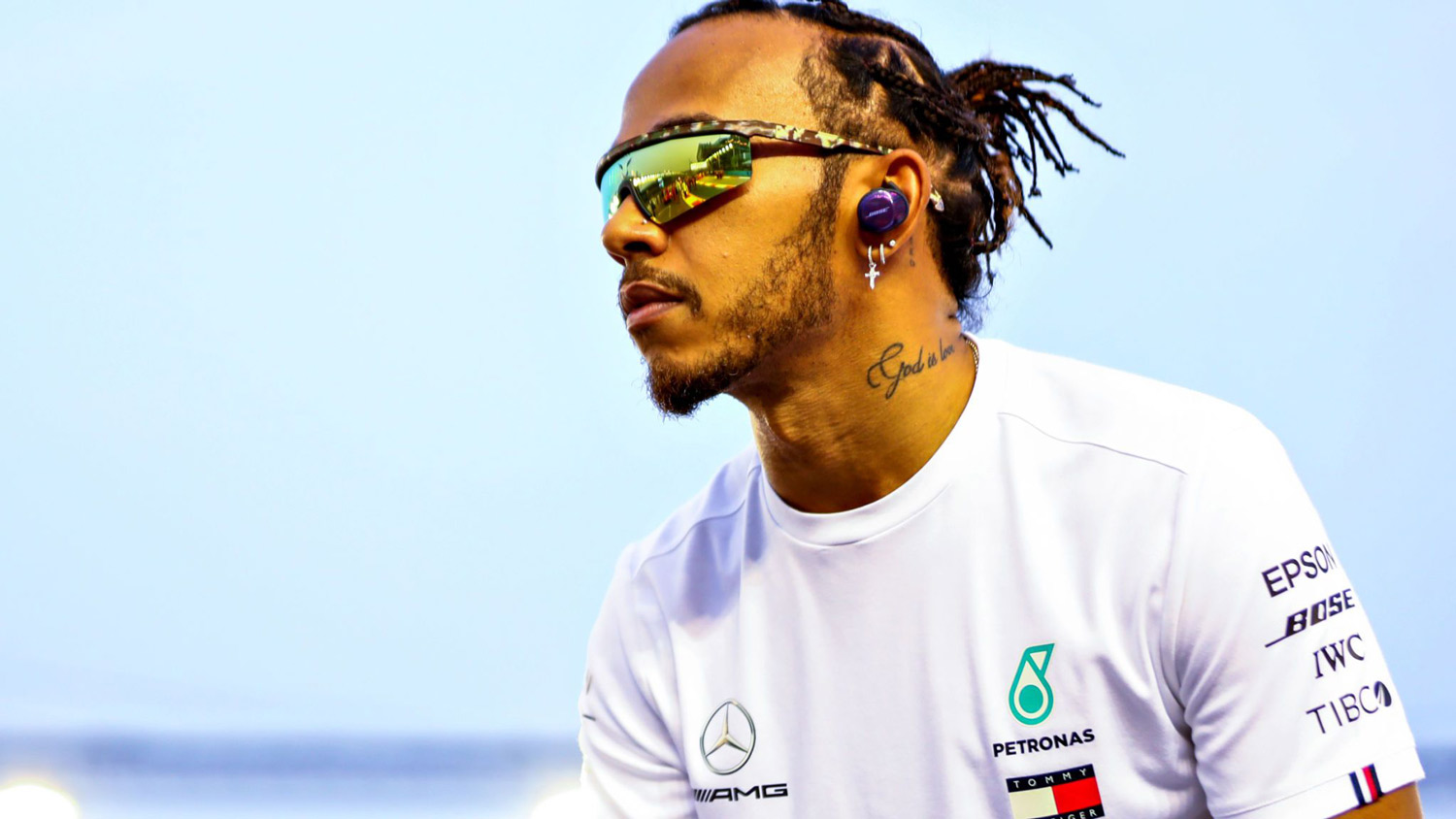 Formula 1 станала „клуб на синови на милијардери“, вели Хамилтон