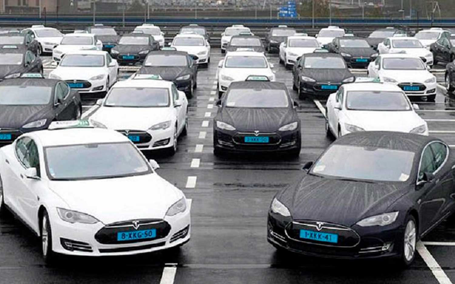 Зошто Mercedes и BMW со заеднички сили купиле 60 автомобили на Tesla?