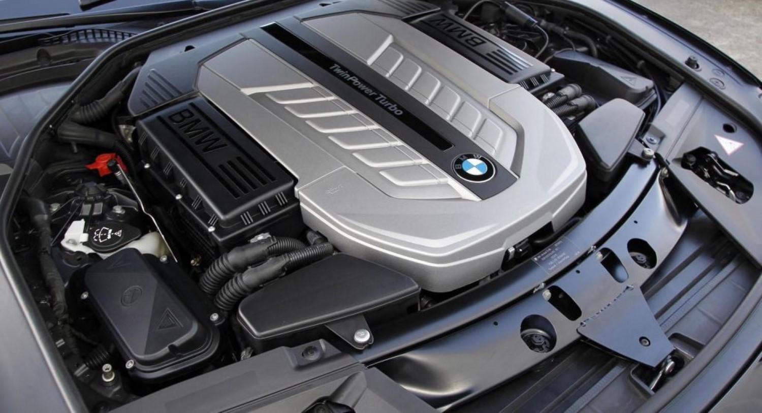 Бензинците на BMW во понуда уште најмалку 30 години