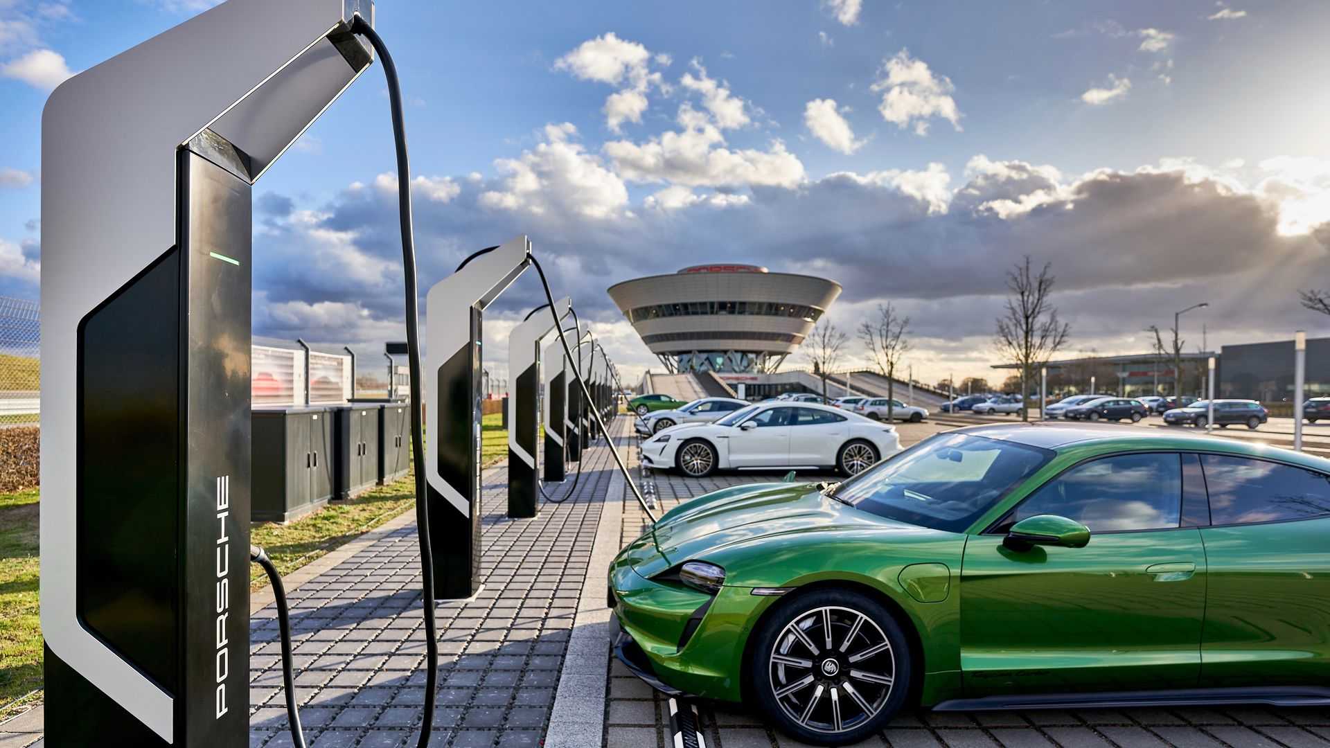 Porsche ја отвори најмоќната станица за полнење во Европа