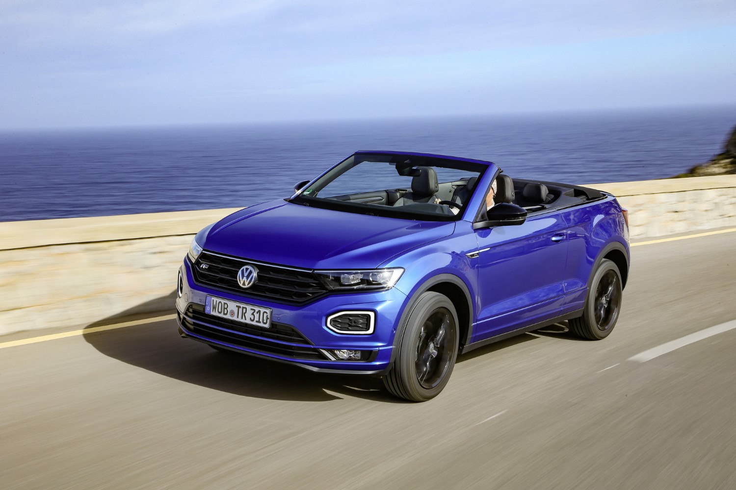 VW T-Roc Cabriolet: Време е за отворен „Golf“ со повисока позиција на седење / МЕГА ФОТО ГАЛЕРИЈА+ВИДЕО