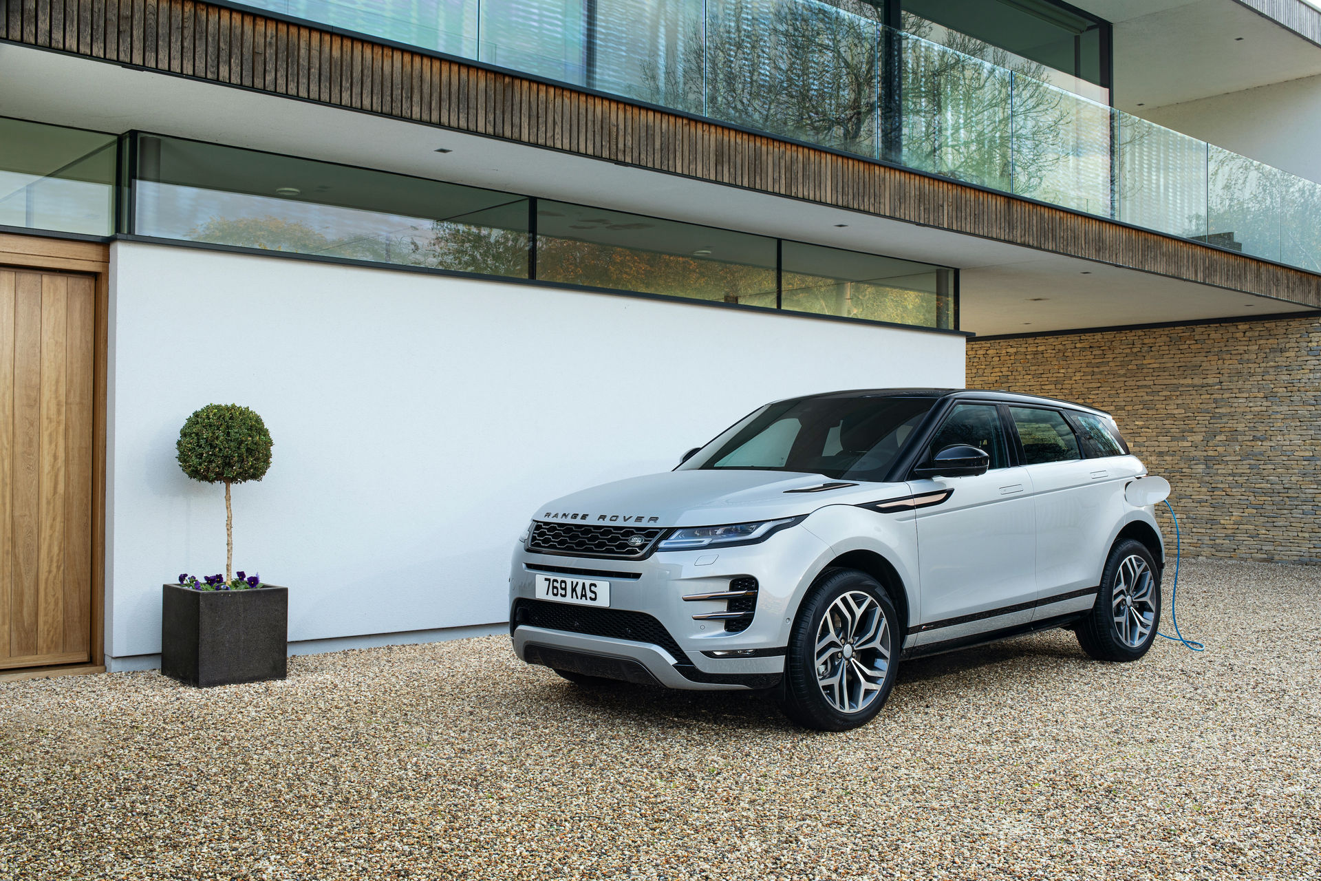 Новитети: Range Rover Evoque и Land Rover Discovery Sport со plug-in хибриден погон