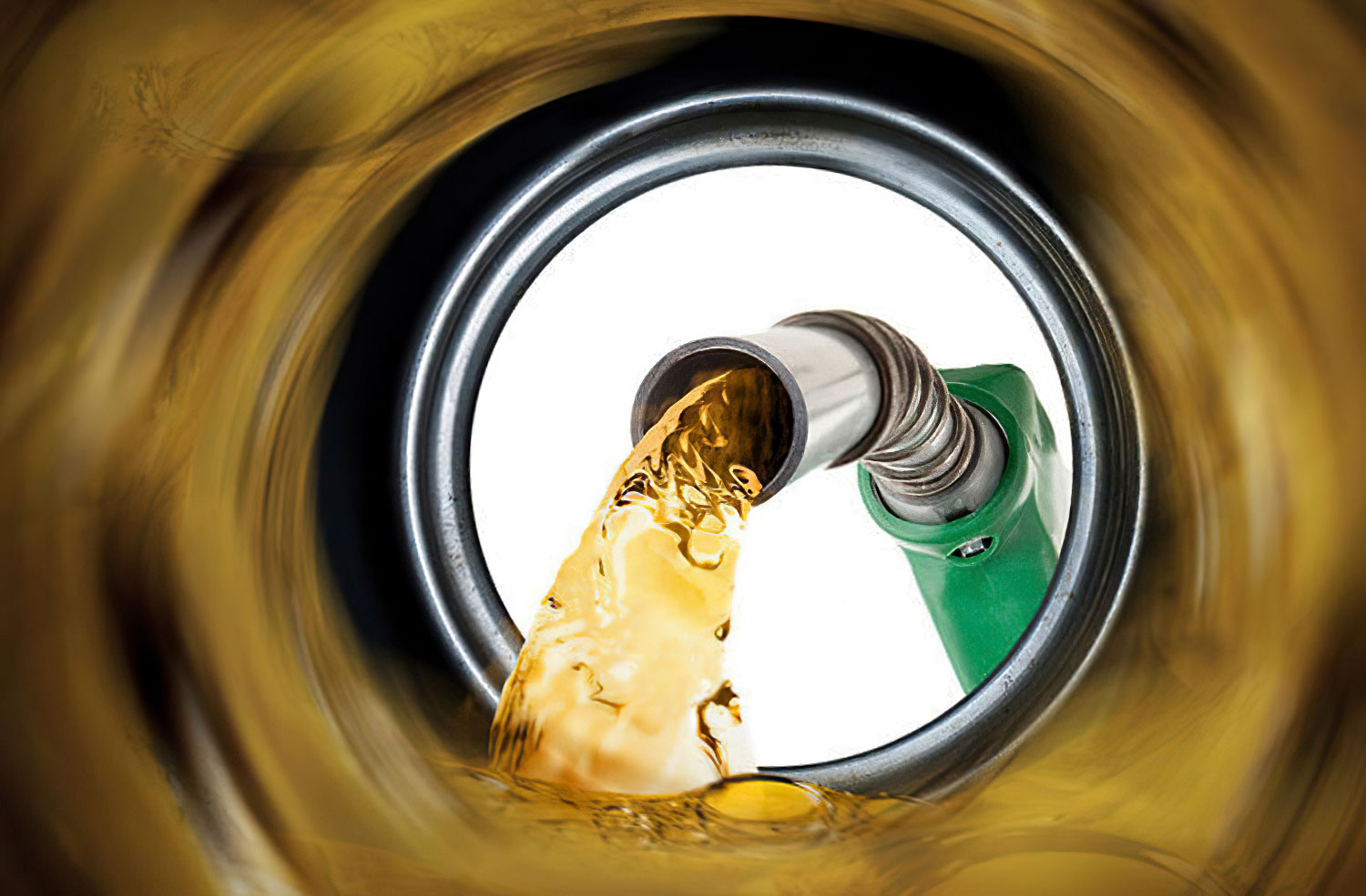 РКЕ: Цената на бензините без промена, дизелот поевтинува