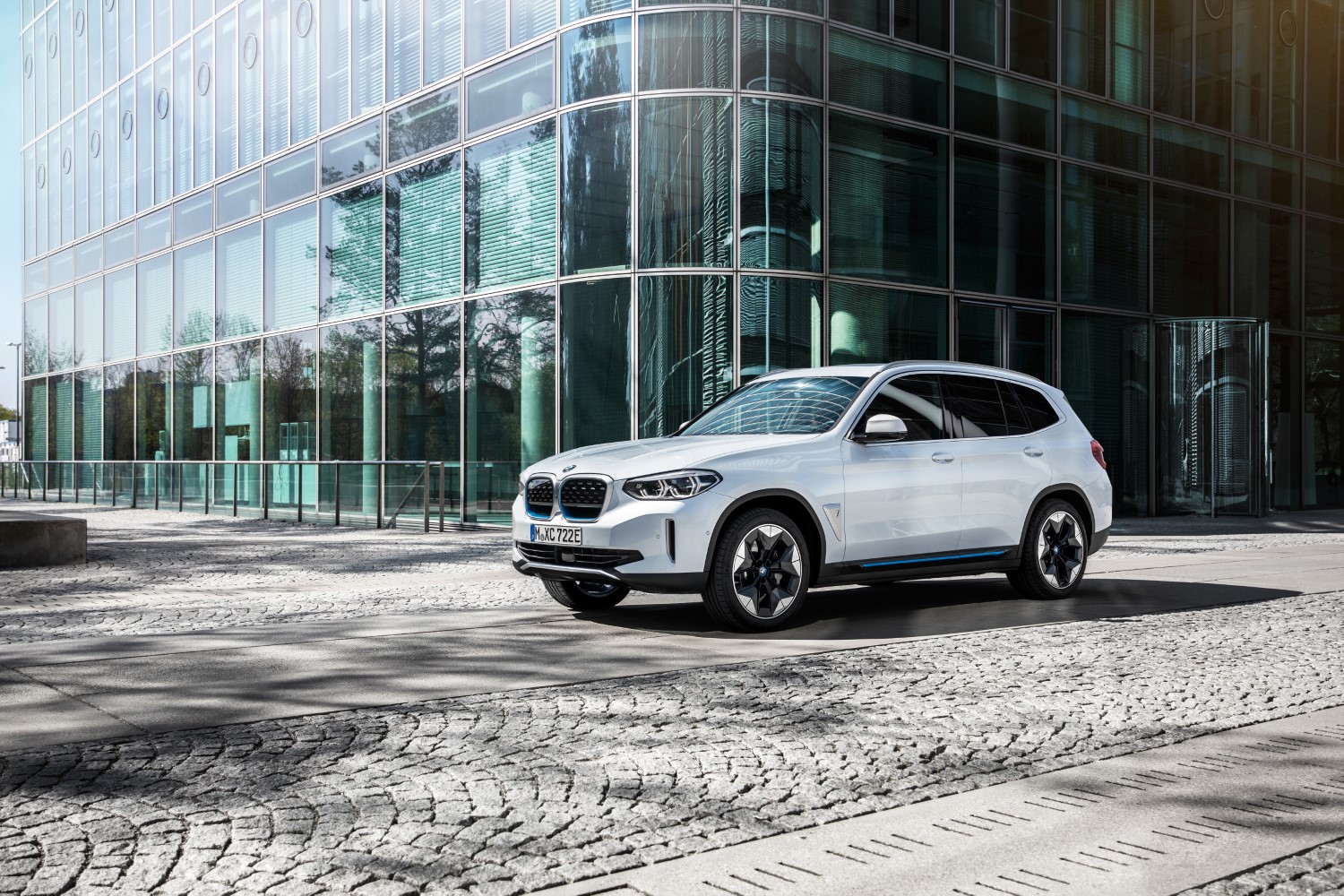 Премиера за BMW iX3 – првиот електричен SUV од Баварците / ФОТО+ВИДЕО