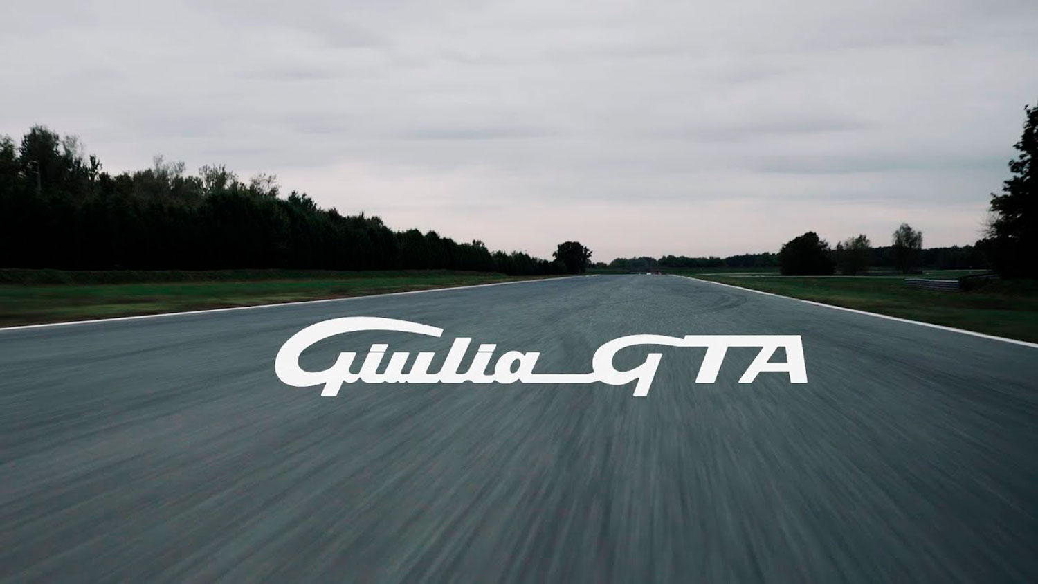 Кими Раиконен и Антонио Џовинаци во Alfa Romeo Giulia GTA / ВИДЕО