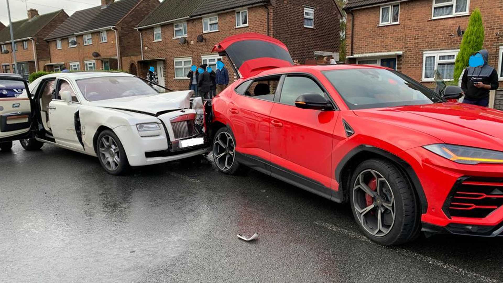 Скап судир! Со Rolls-Royce Ghost во „задницата“ на Lamborghini Urus