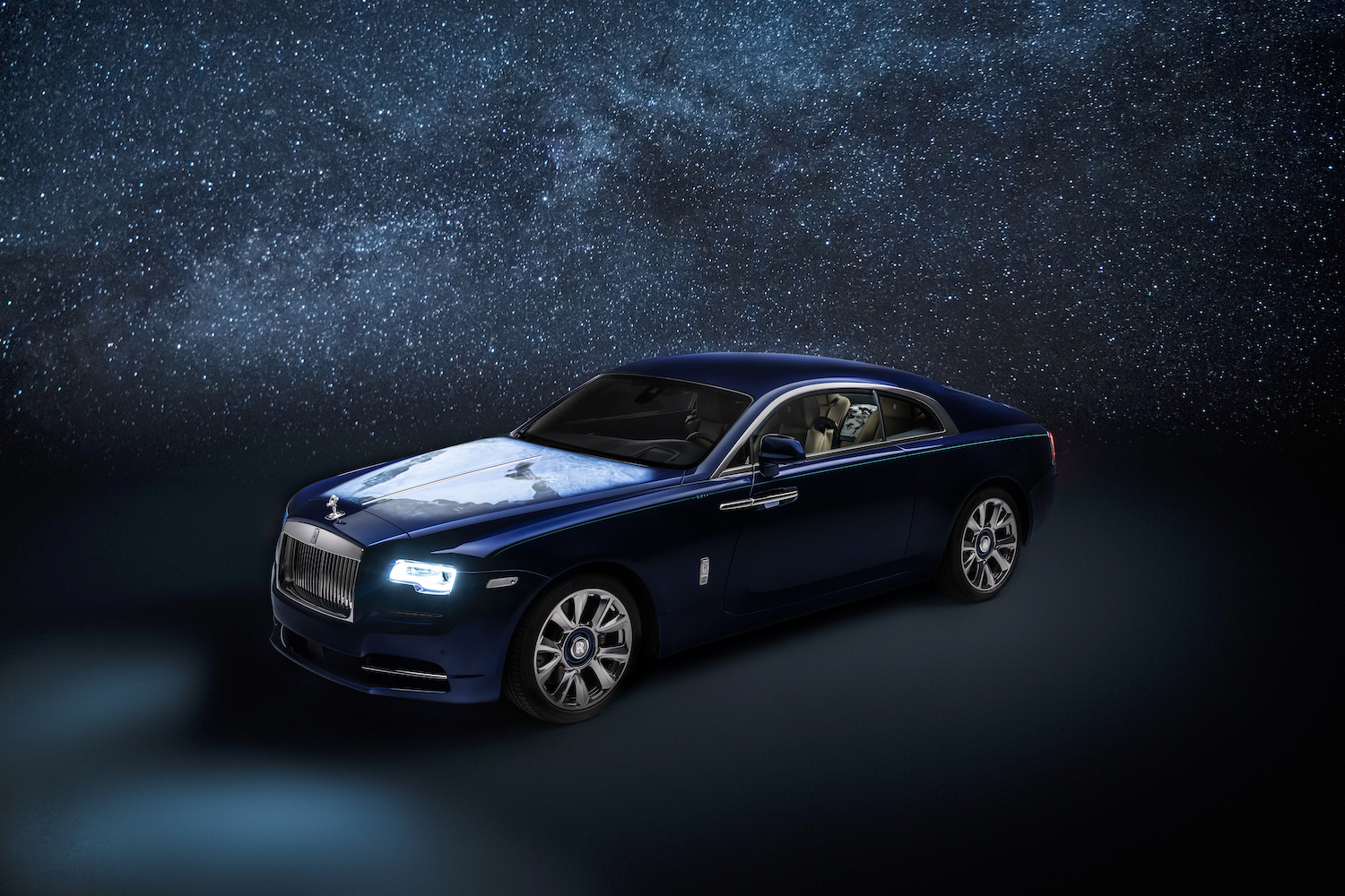 Уникатниот Rolls-Royce Wraith ‘Inspired By Earth’ е вистинска уметност