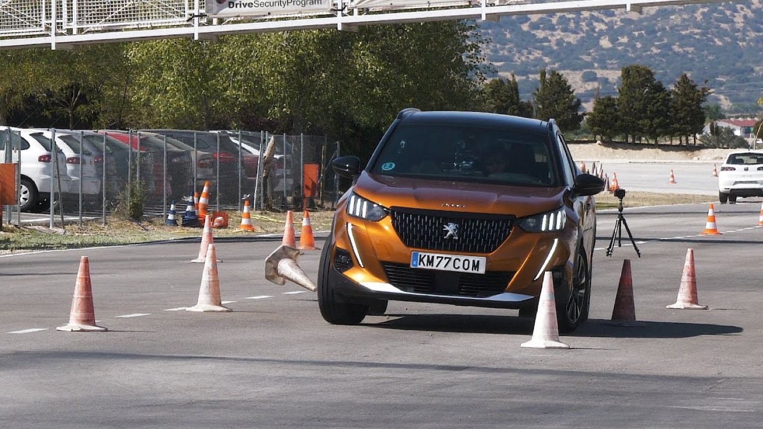 Peugeot 2008 убедлив на тестот на „Северниот елен“ / ВИДЕО