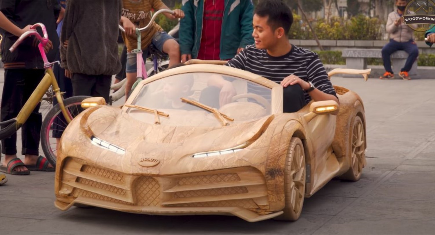Ова е веројатно најубавиот Bugatti направен од дрво/ ВИДЕО
