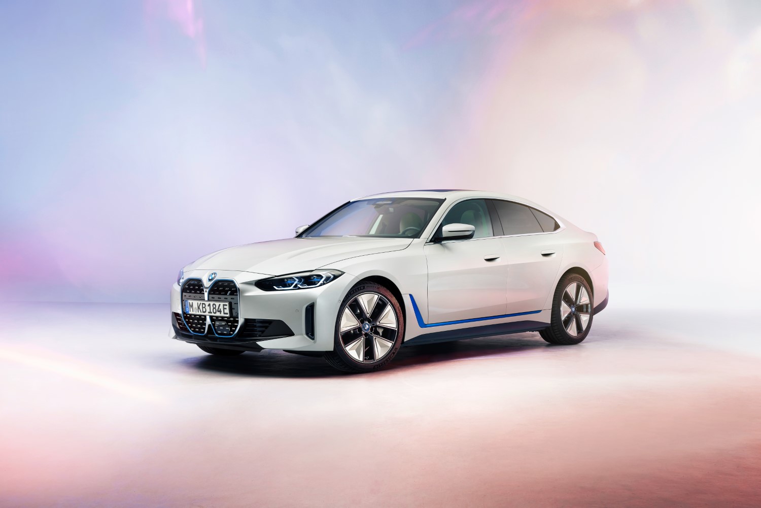 BMW тргнува во потера по Tesla: премира на електричниот BMW i4 / ФОТО+ВИДЕО