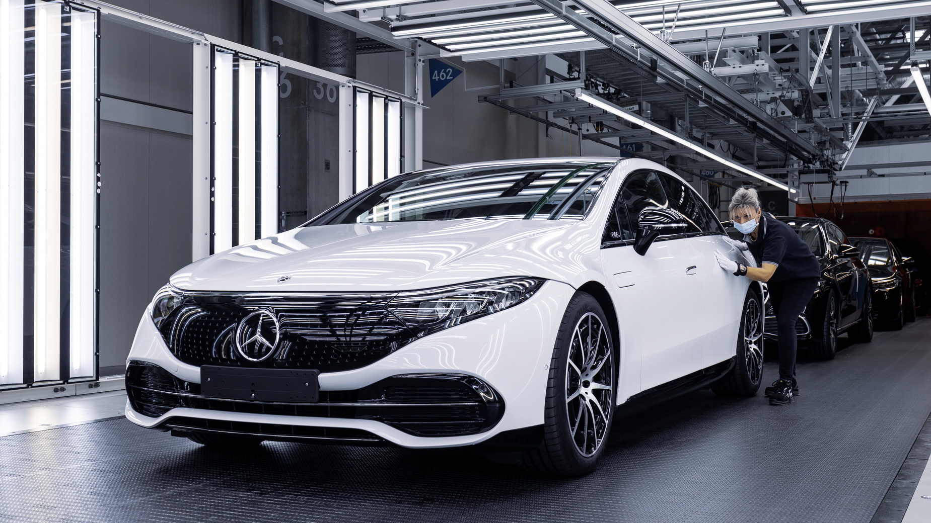 Старт на производството на Mercedes EQS / ФОТО