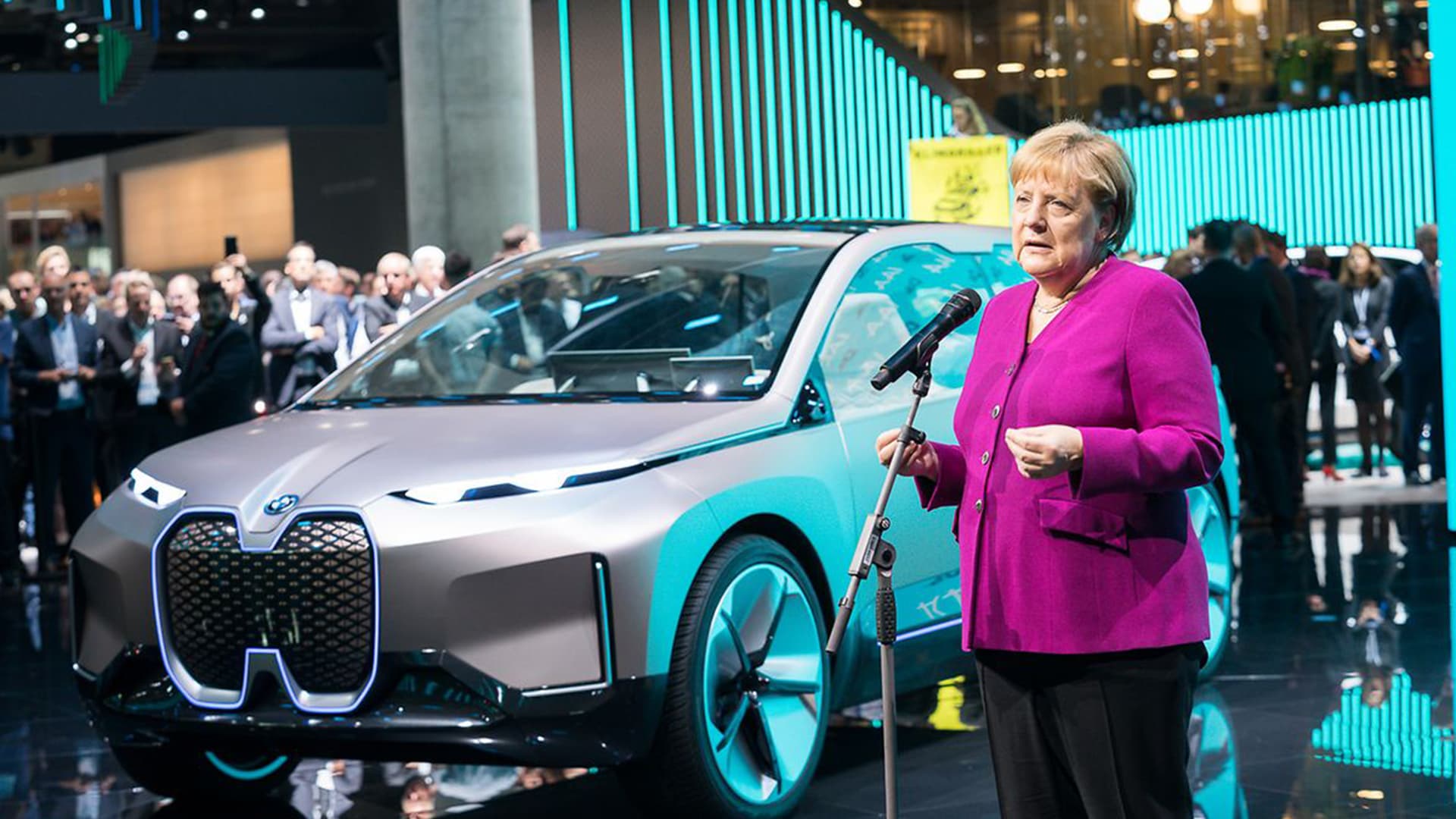 Ангела Меркел е лута на германските производители на автомобили