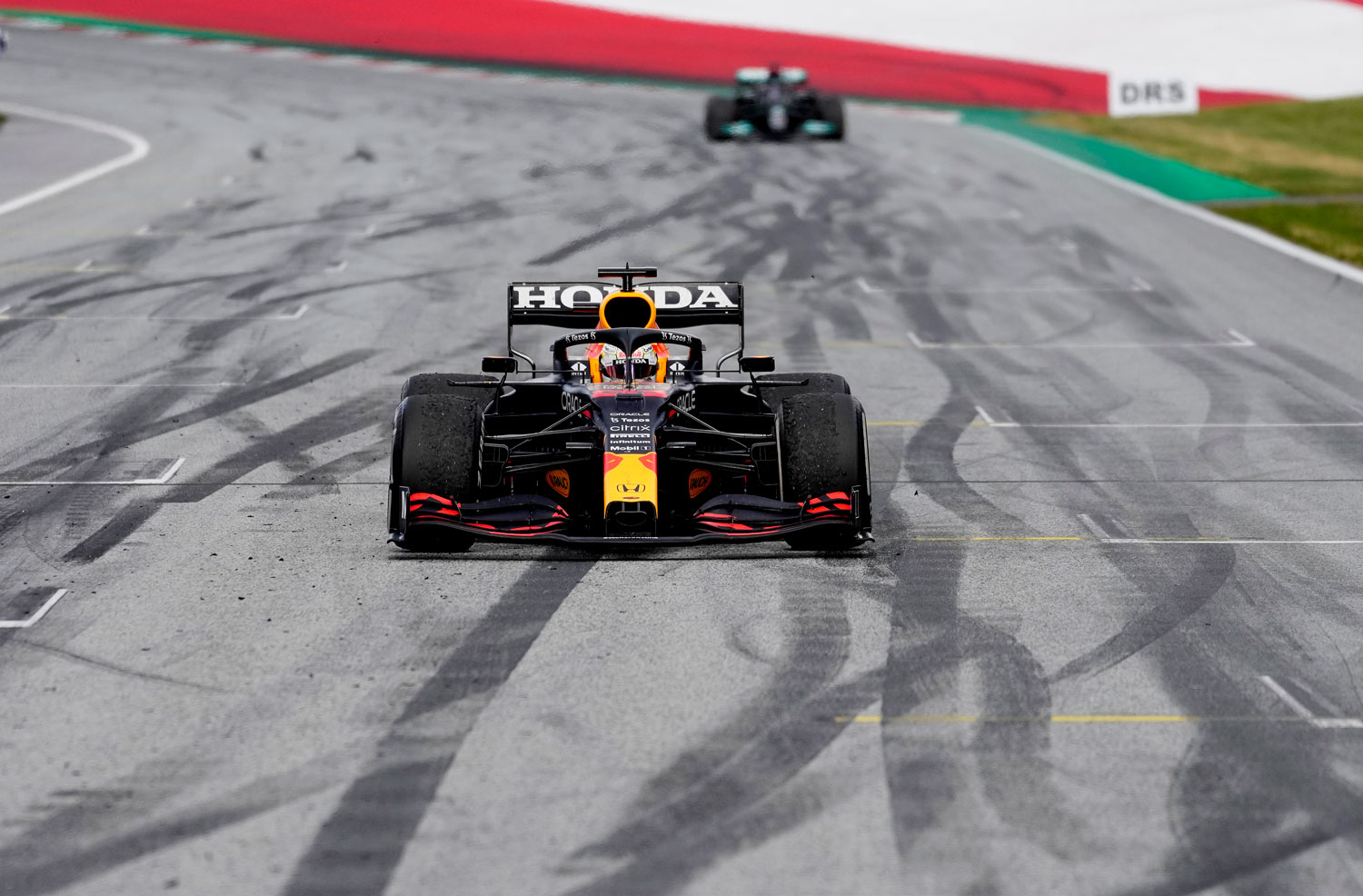 Предупредување за Red Bull: Formula 1 нема да ги толерира прославите на Макс
