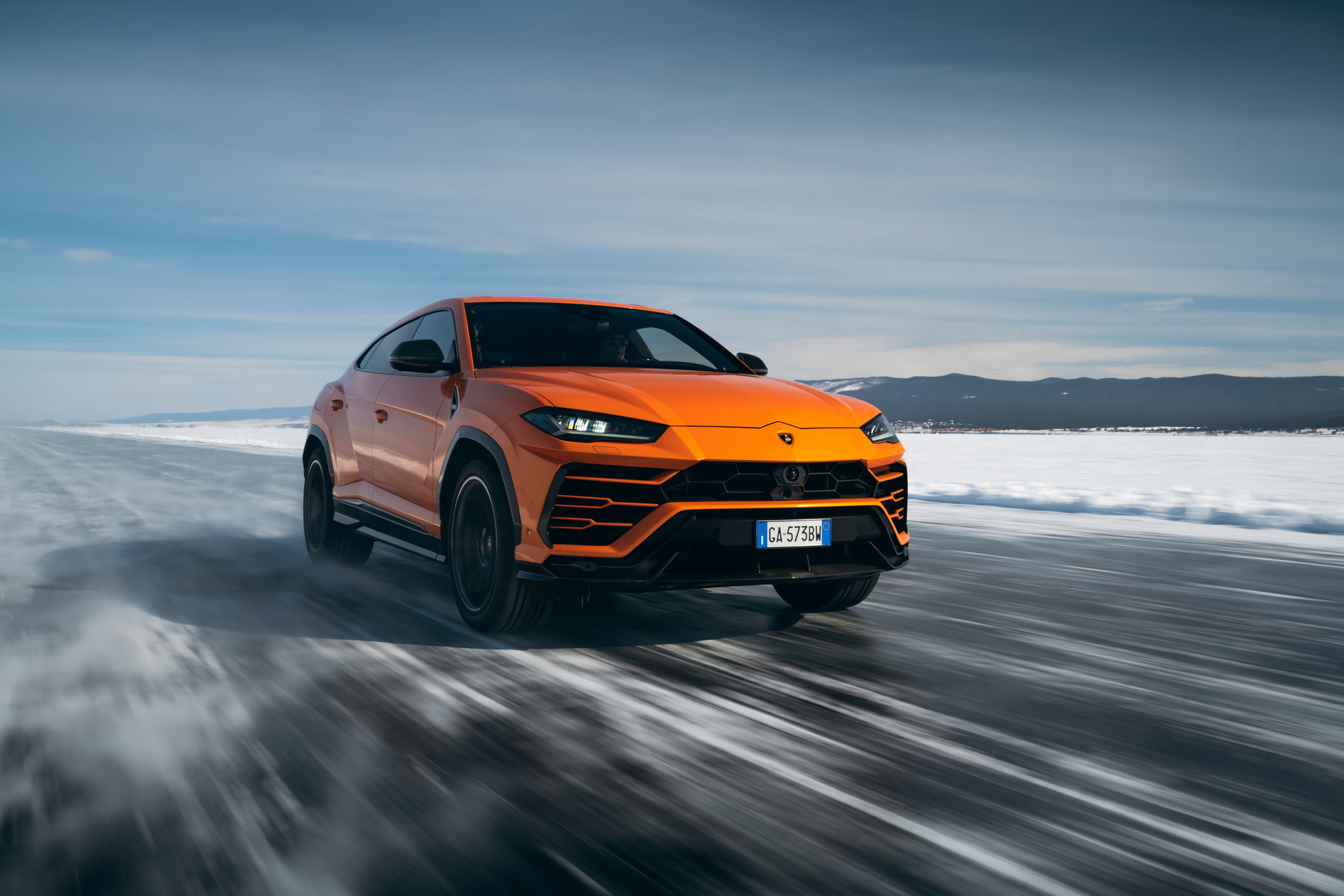 Lamborghini руши рекорди благодарение на суперспортскиот Urus