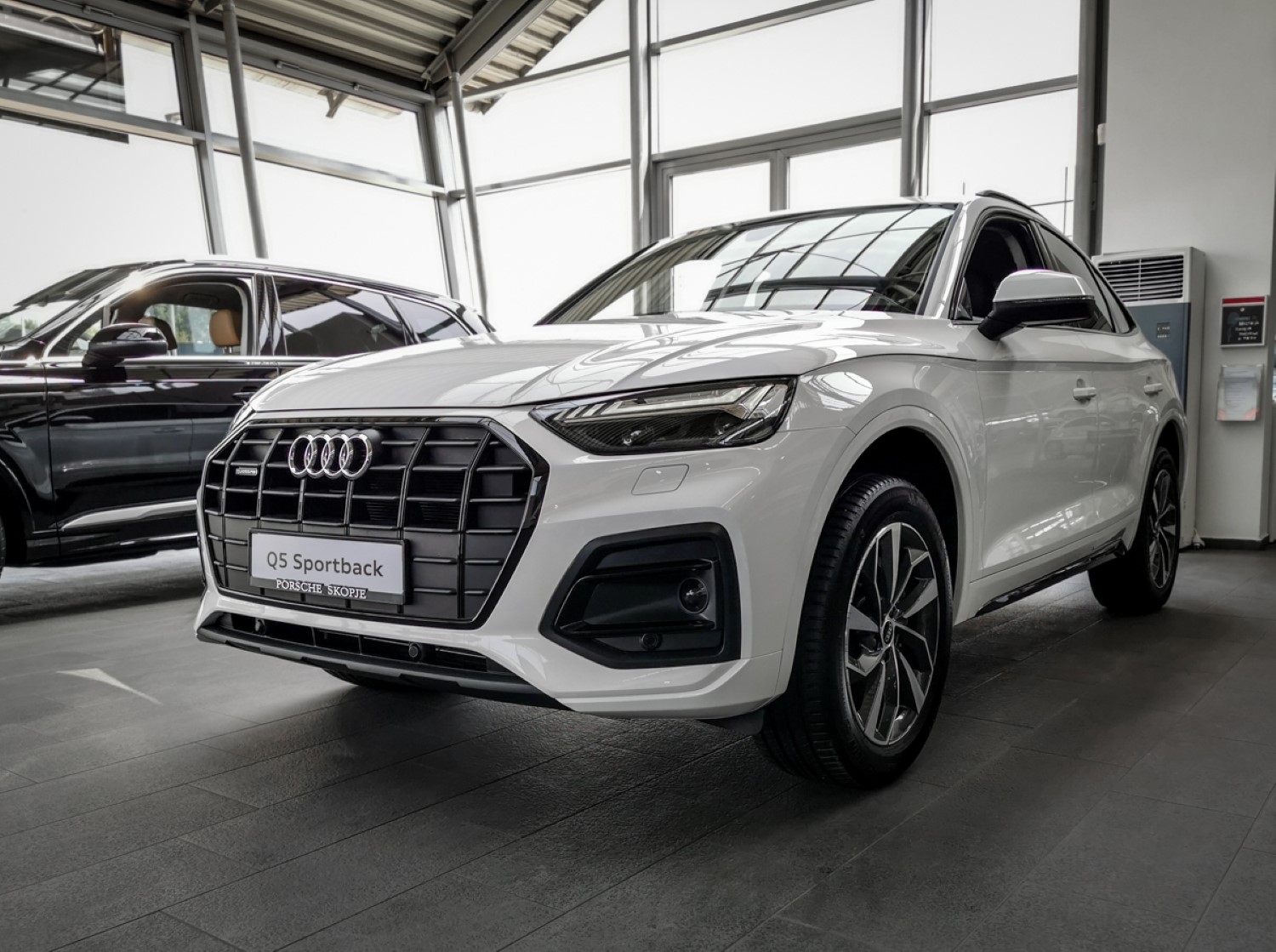 Спортски, практичен и елегантен: Новиот Audi Q5 Sportback достапен и во Македонија