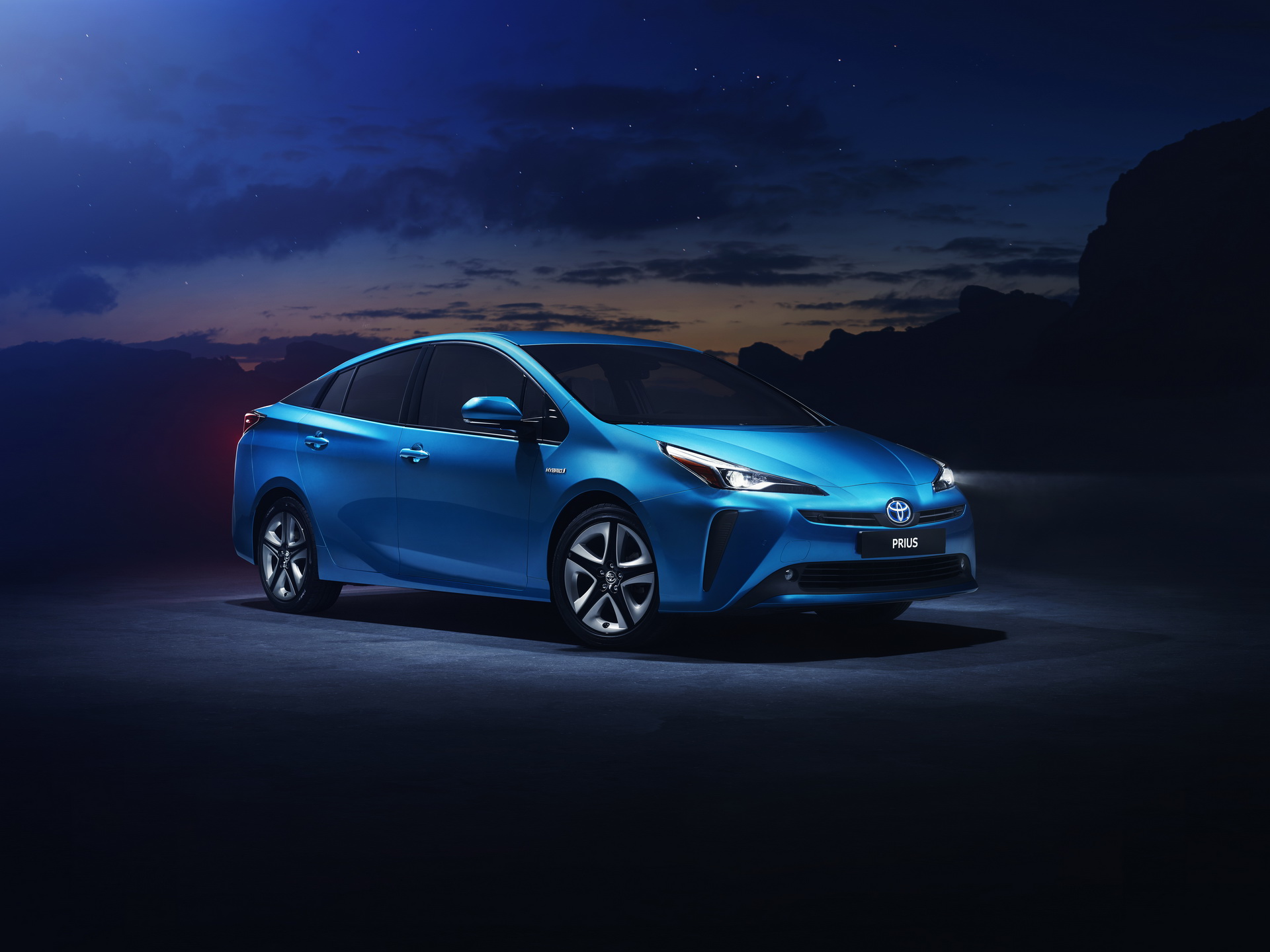 Toyota Prius со водороден термички мотор стапува на сцена во 2025 година како PHEV / ВИДЕО