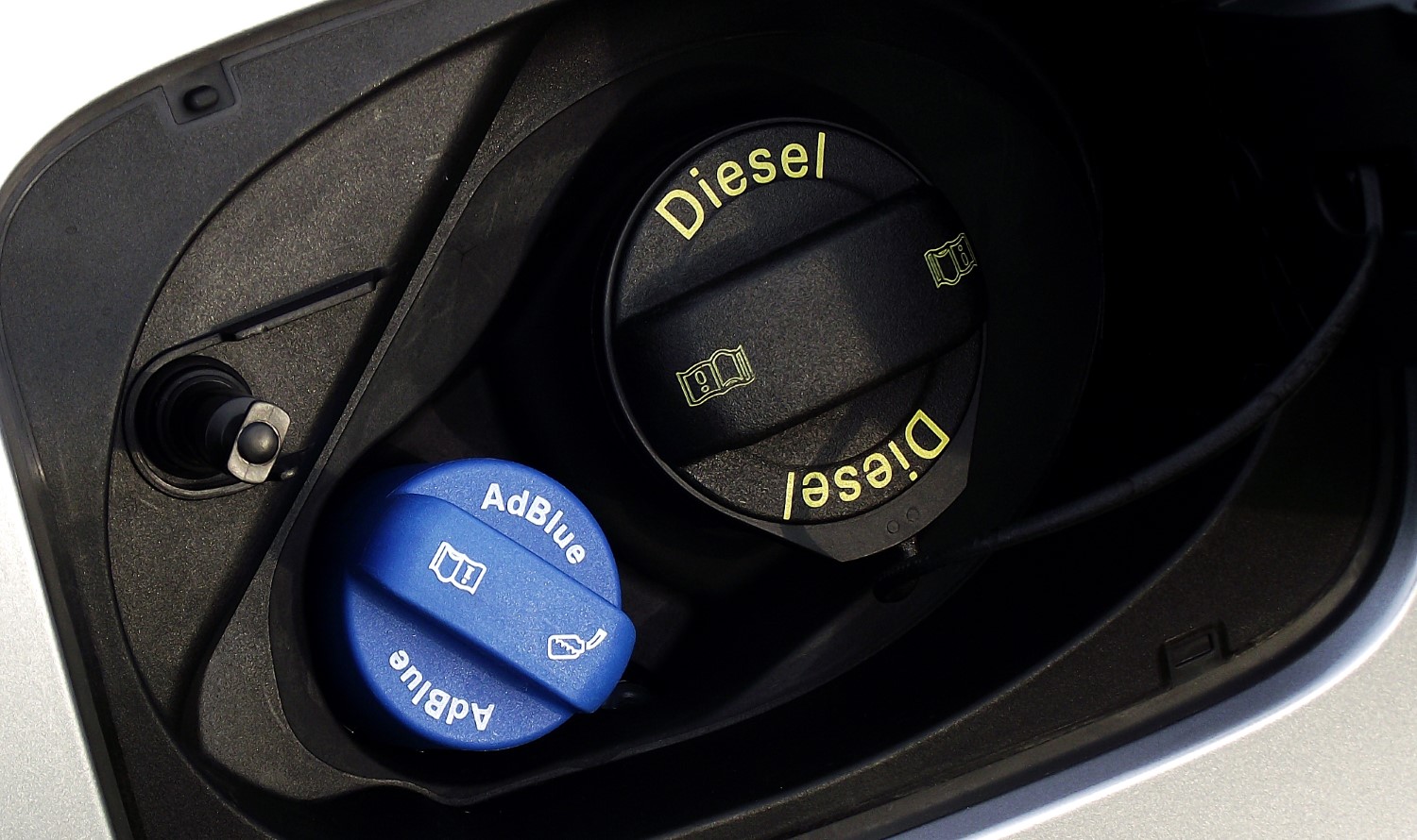 Возењето автомобил на дизел ќе биде уште поскапо. Цените на AdBlue драстично ќе се зголемат!