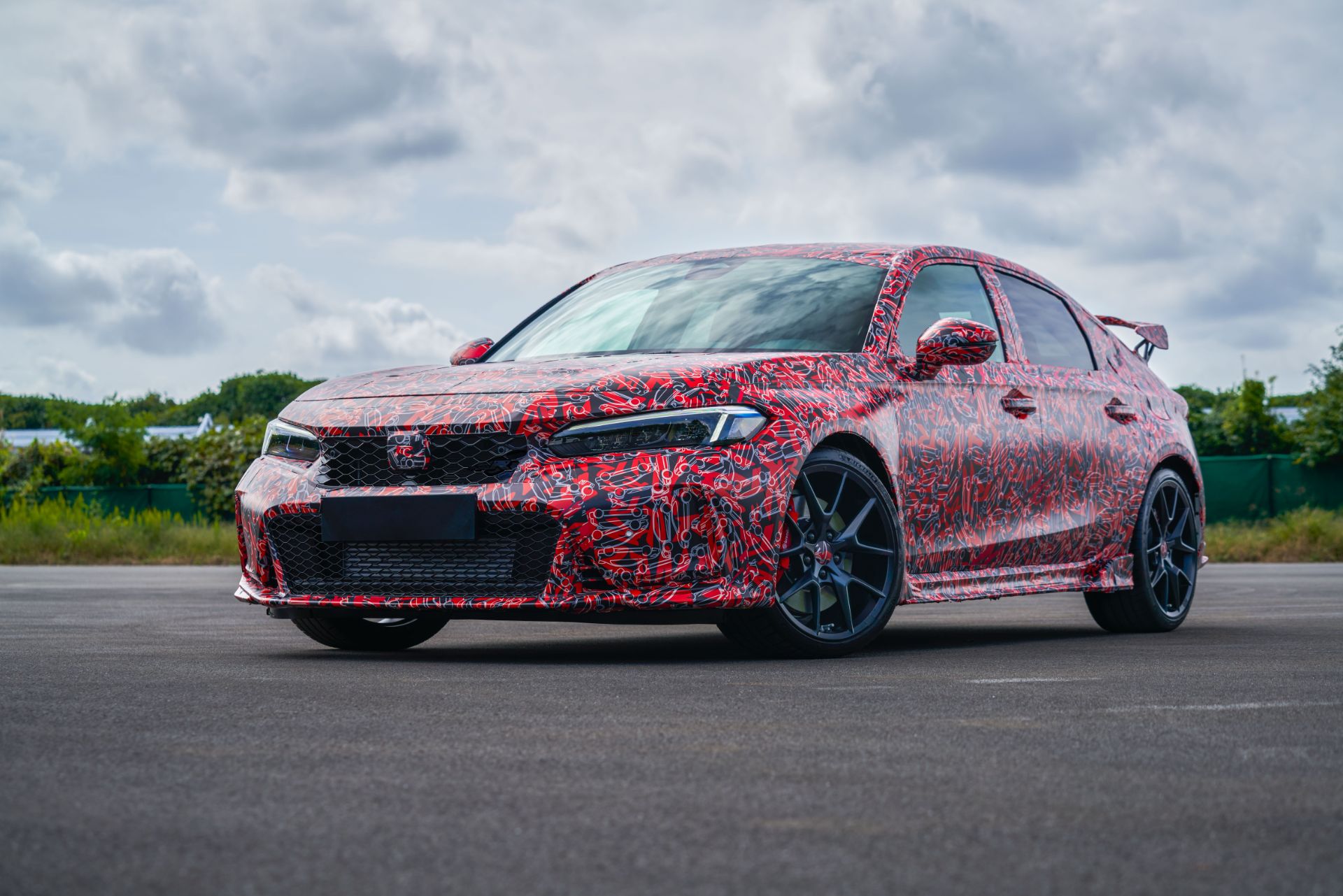 Новата Honda Civic Type R позира пред камера во камуфлирано издание