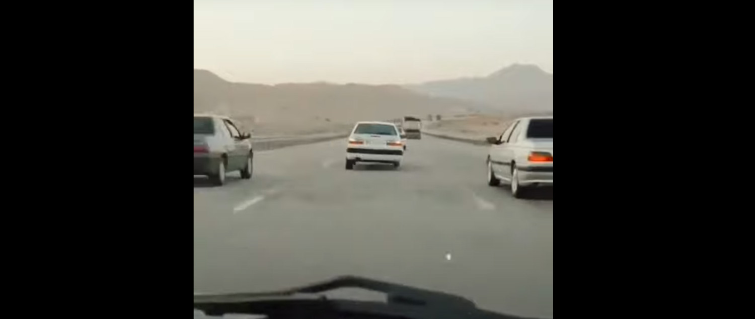 Арапите имаат нова забава. 200 km/h на 3 тркала не се проблем за стариот Citroen Xantia / ВИДЕО