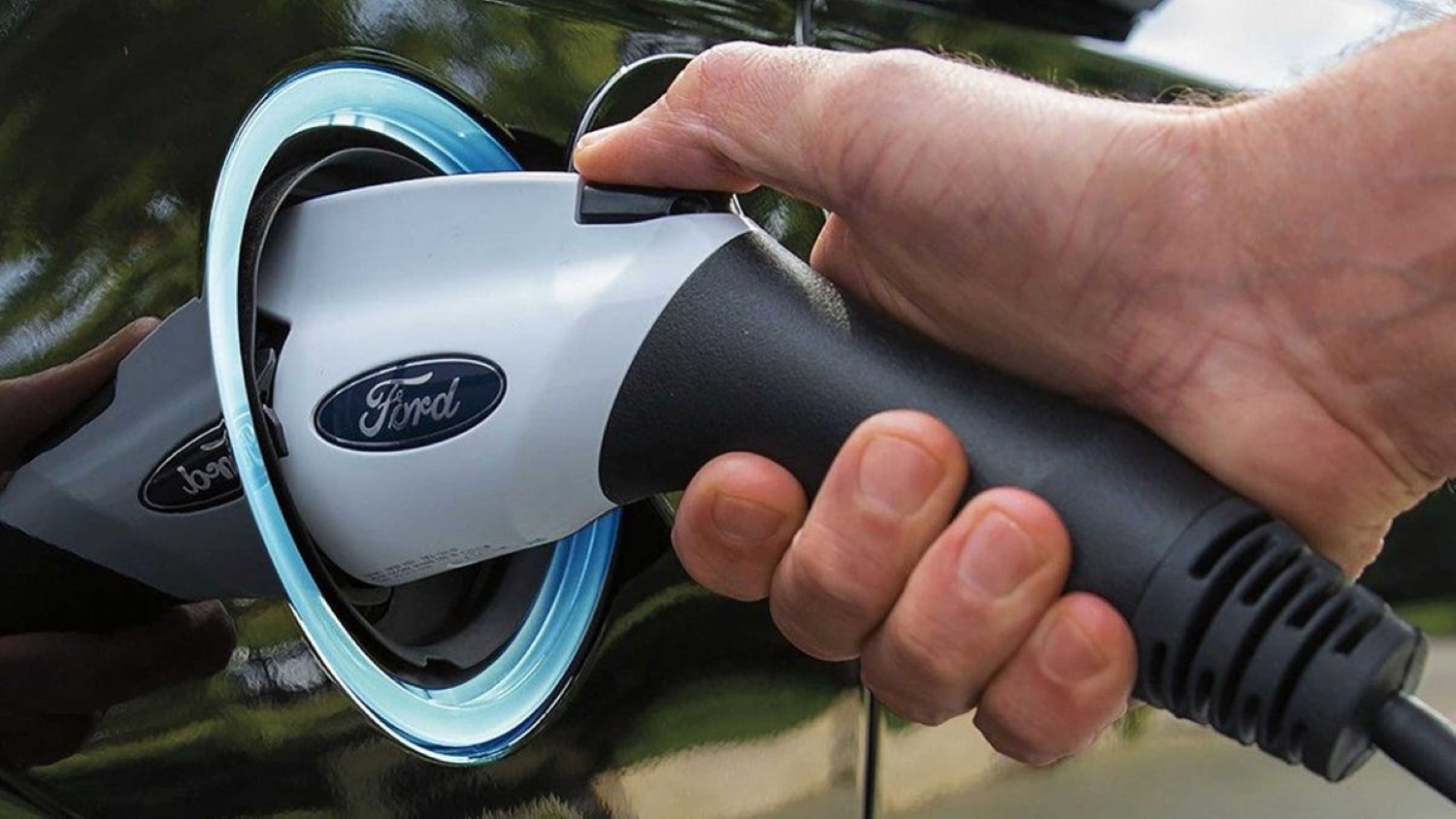 Полнењето на електричните автомобили ќе трае исто колку и полнењето гориво? Истражувањето е во тек