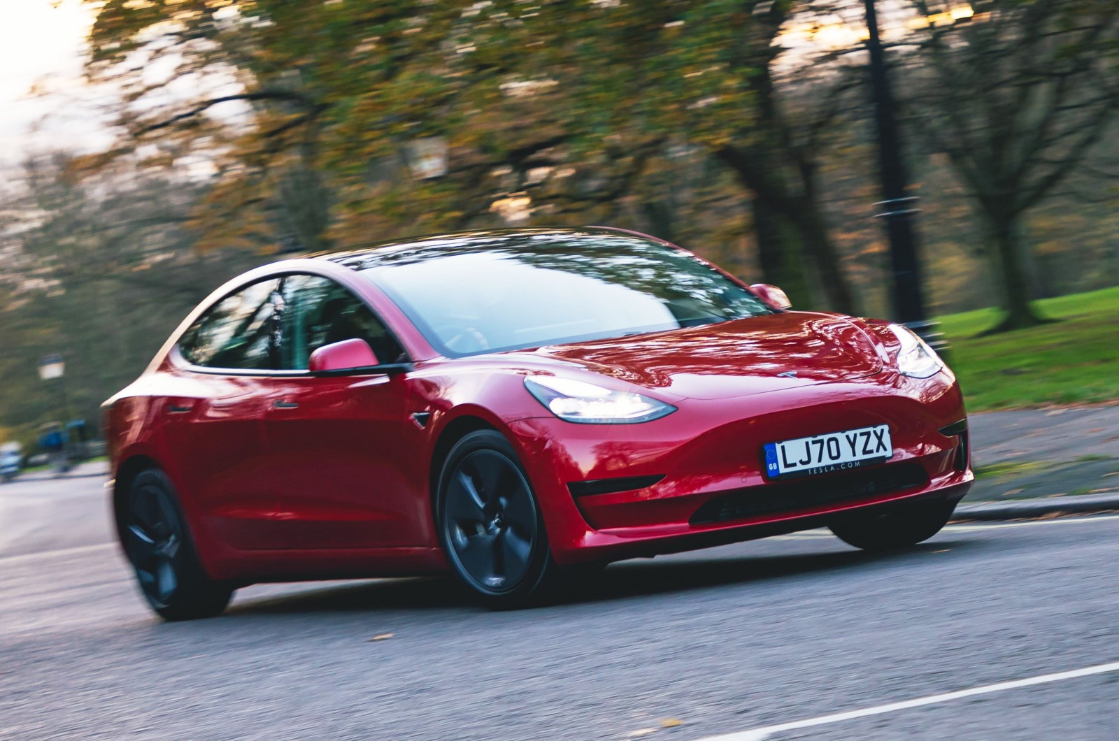 Доделени првите енергетски ознаки за електрични автомобили: Tesla Model 3 најдобар!