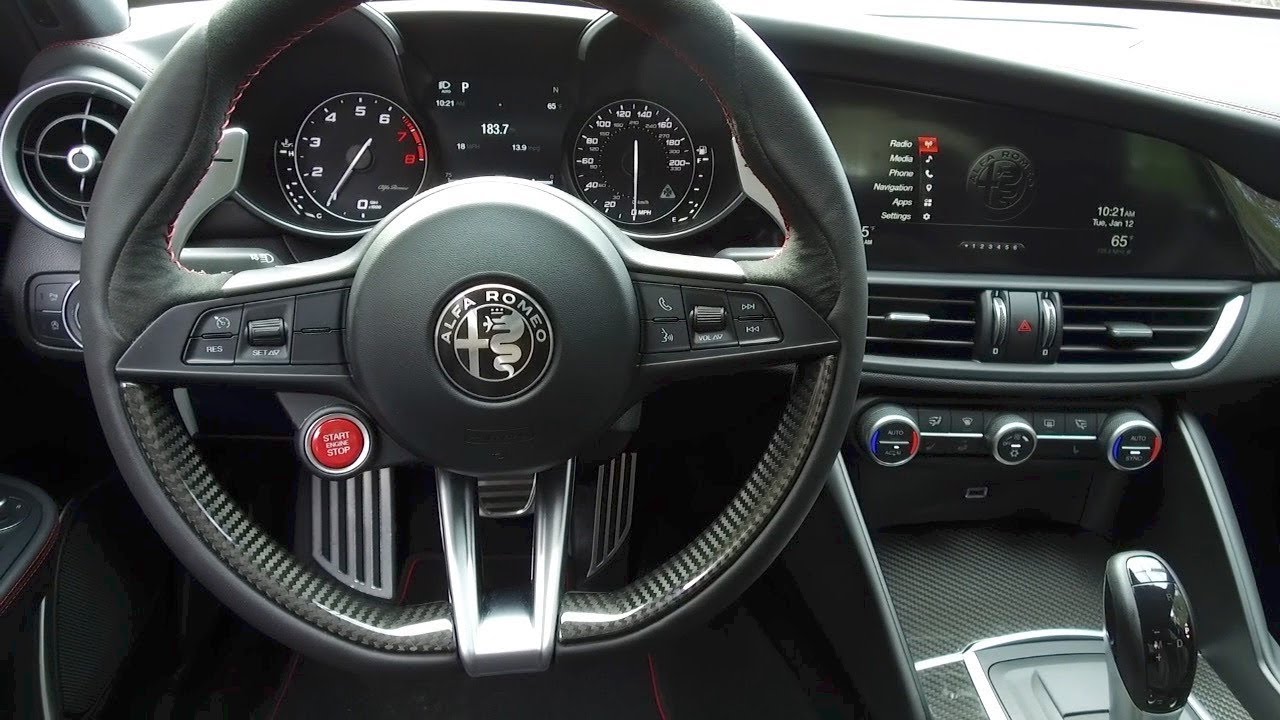 Alfa Romeo Giulia (2018) INTERIOR