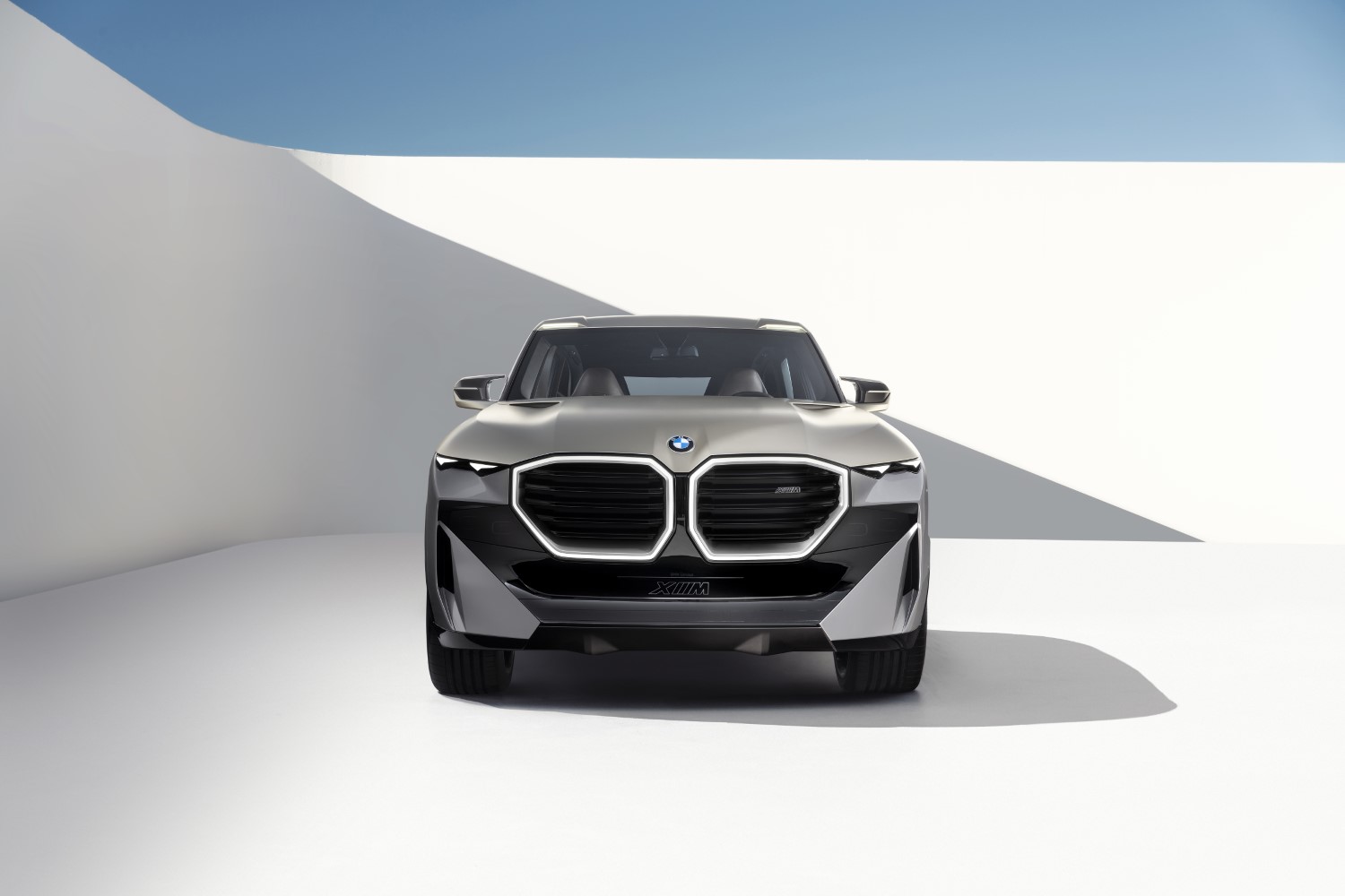 BMW има нов крал! Пред вас е монструозниот концепт XM / ФОТО+ВИДЕО