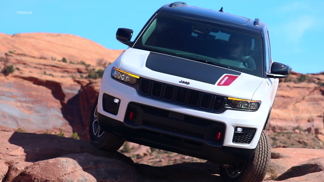Off-Roading 2022 Jeep Grand Cherokee Trailhawk