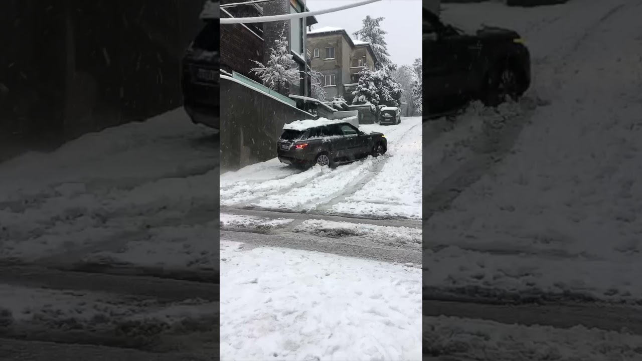 Range Rover Sport Fails to Climb Snowy Street with Snow Tires