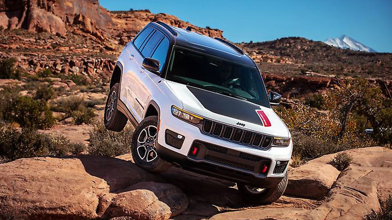 2022 Jeep Grand Cherokee Trailhawk – Off-road Driving