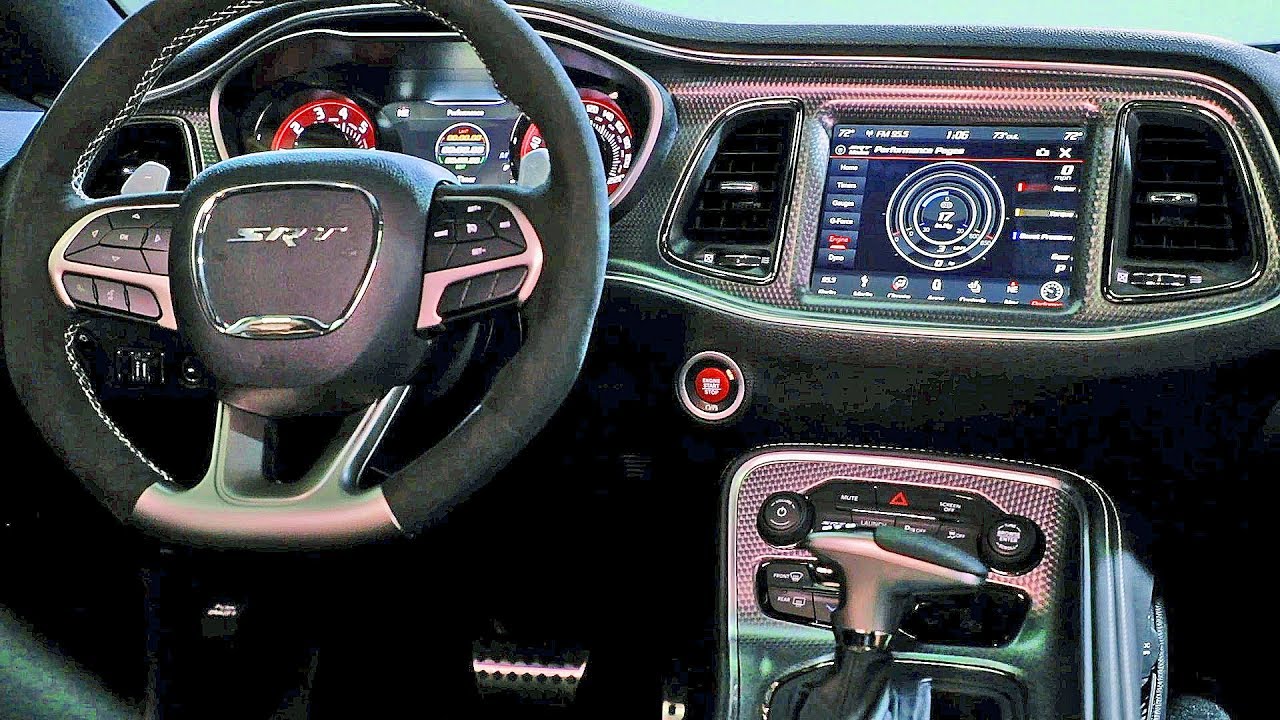 Dodge Challenger (2019) INTERIORS